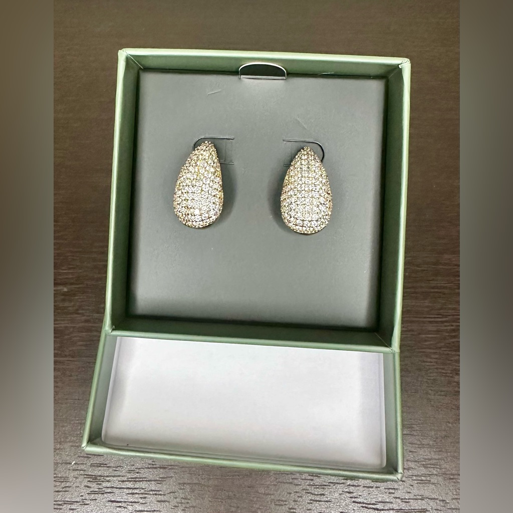 Elegant Gold Teardrop Earrings